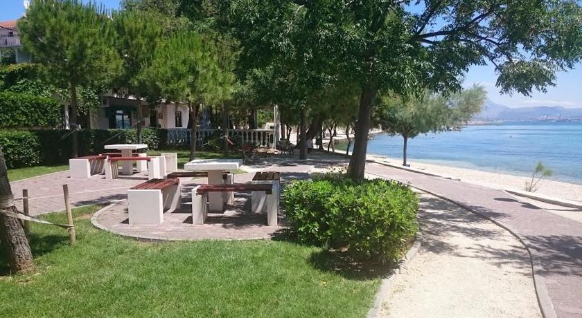 Apartment Radalj Kaštela Стая снимка